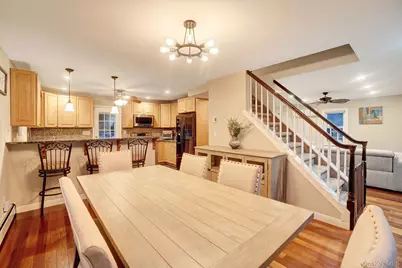 186 Robin Place, Levittown, NY 11756 - Photo 4