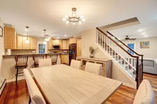 186 Robin Pl, Levittown, NY 11756 - Photo 4