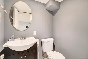 186 Robin Pl, Levittown, NY 11756 - Photo 26