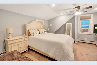 186 Robin Place, Levittown, NY 11756 - Photo 18