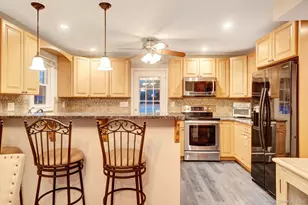 186 Robin Pl, Levittown, NY 11756 - Photo 8