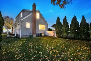 186 Robin Pl, Levittown, NY 11756 - Photo 28