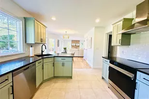 10 Ginny Ln, Hampton Bays, NY 11946 - Photo 12