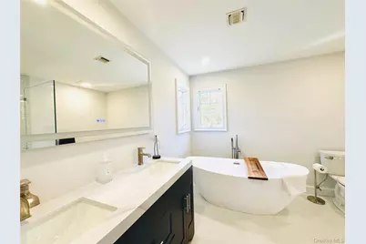 10 Ginny Lane, Hampton Bays, NY 11946 - Photo 16