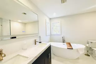 10 Ginny Ln, Hampton Bays, NY 11946 - Photo 16