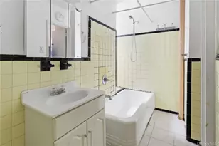 88-30 182nd St, Hollis, NY 11423 - Photo 8