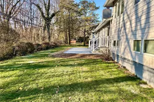 22 Olive St, Great Neck, NY 11020 - Photo 34