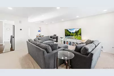 28 Berry Court, New York, NY 10309 - Photo 4