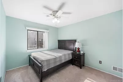 28 Berry Court, New York, NY 10309 - Photo 14