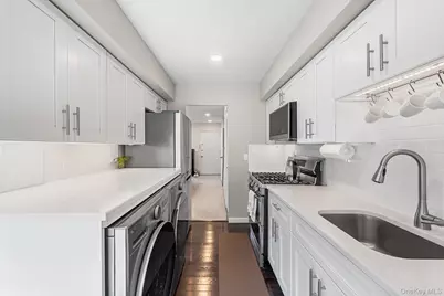 28 Berry Court, New York, NY 10309 - Photo 10