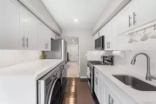 28 Berry Ct, New York, NY 10309 - Photo 10