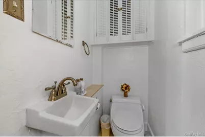 1053 Quentin Place, Woodmere, NY 11598 - Photo 12