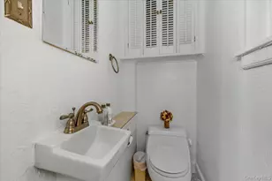 1053 Quentin Pl, Woodmere, NY 11598 - Photo 12