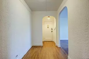 109-14 Ascan Ave, Forest Hills, NY 11375 - Photo 4