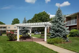 65 Westwood Dr, Westbury, NY 11590 - Photo 2