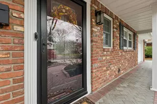 5 Culver Ct, Melville, NY 11747 - Photo 4