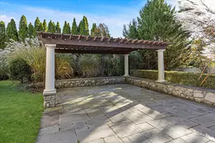 135 Elmwood Dr, Dix Hills, NY 11746 - Photo 26