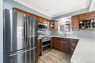 262 N Dunton Ave, Patchogue, NY 11772 - Photo 8