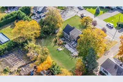 50 Mole Place, Amityville, NY 11701 - Photo 32