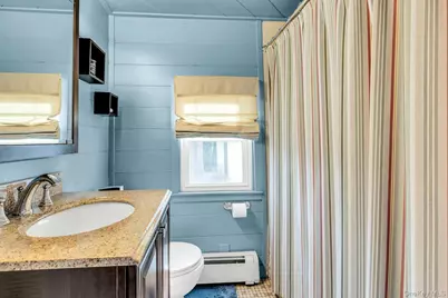 36 Roslyn Street, Islip Terrace, NY 11752 - Photo 22