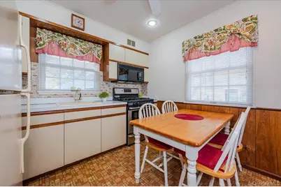 580 Heathcliff Drive, Seaford, NY 11783 - Photo 6