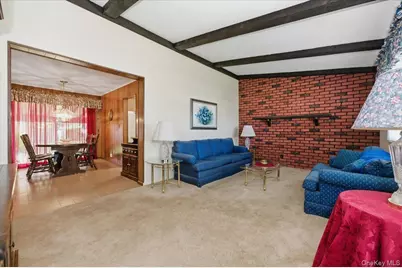 580 Heathcliff Drive, Seaford, NY 11783 - Photo 2