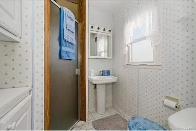 580 Heathcliff Drive, Seaford, NY 11783 - Photo 14