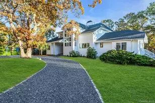 19 Bay Woods Dr, Hampton Bays, NY 11946 - Photo 2