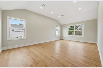 2 Griffin Lane, Syosset, NY 11791 - Photo 18