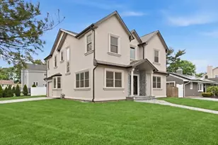 2 Griffin Ln, Syosset, NY 11791 - Photo 2