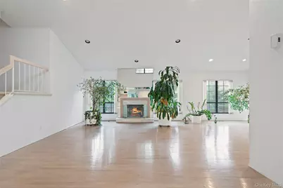 147 Darters Lane, Manhasset, NY 11030 - Photo 2