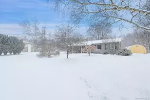 445 N Quaker Ln, Hyde Park, NY 12538 - Photo 6