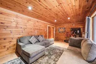 445 N Quaker Ln, Hyde Park, NY 12538 - Photo 10