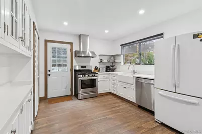 33 Whalers Drive, Sag Harbor, NY 11963 - Photo 12