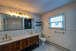 1 Freedom Ct, Babylon, NY 11702 - Photo 16