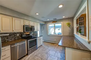 1 Freedom Ct, Babylon, NY 11702 - Photo 8