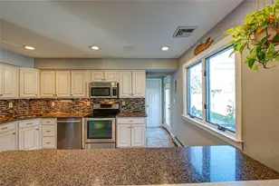 1 Freedom Ct, Babylon, NY 11702 - Photo 10