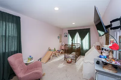 83 Lexington Avenue, Westbury, NY 11590 - Photo 16