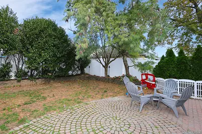 83 Lexington Avenue, Westbury, NY 11590 - Photo 20