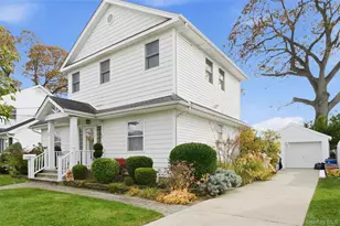 42 Homecrest Ct, Oceanside, NY 11572 - Photo 2