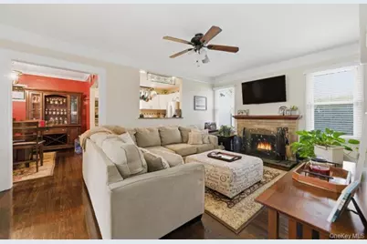 42 Homecrest Court, Oceanside, NY 11572 - Photo 4