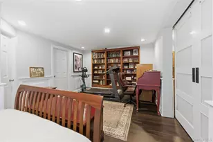 42 Homecrest Ct, Oceanside, NY 11572 - Photo 20