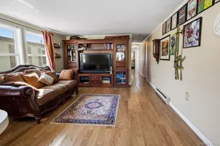 19 Dogwood Ln, Manorville, NY 11949 - Photo 6