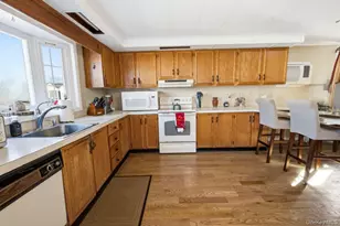 19 Dogwood Ln, Manorville, NY 11949 - Photo 4