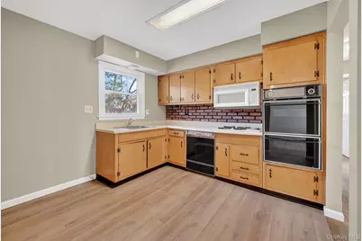 34 Poplar Street, Nanuet, NY 10954 - Photo 8