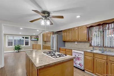 60 Parsons Drive, Hempstead, NY 11550 - Photo 14