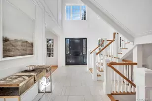 207 Mill Spring Rd, Manhasset, NY 11030 - Photo 2