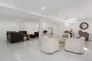 1035 Glen Dr, Franklin Square, NY 11010 - Photo 26