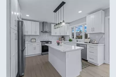 62 Essex Road, Great Neck, NY 11023 - Photo 8