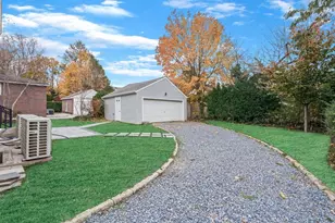 62 Essex Rd, Great Neck, NY 11023 - Photo 22